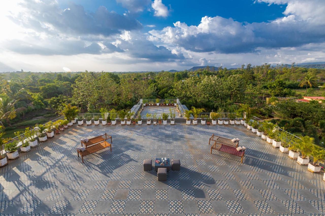 Saffronstays Odyssey, Karjat - 10 Acres Pet-Friendly Estate With Swimming Pool Chinchavli Ngoại thất bức ảnh