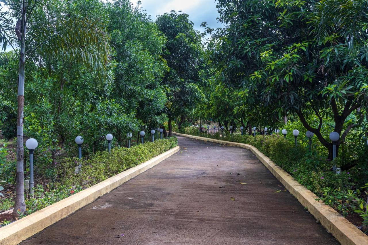 Saffronstays Odyssey, Karjat - 10 Acres Pet-Friendly Estate With Swimming Pool Chinchavli Ngoại thất bức ảnh