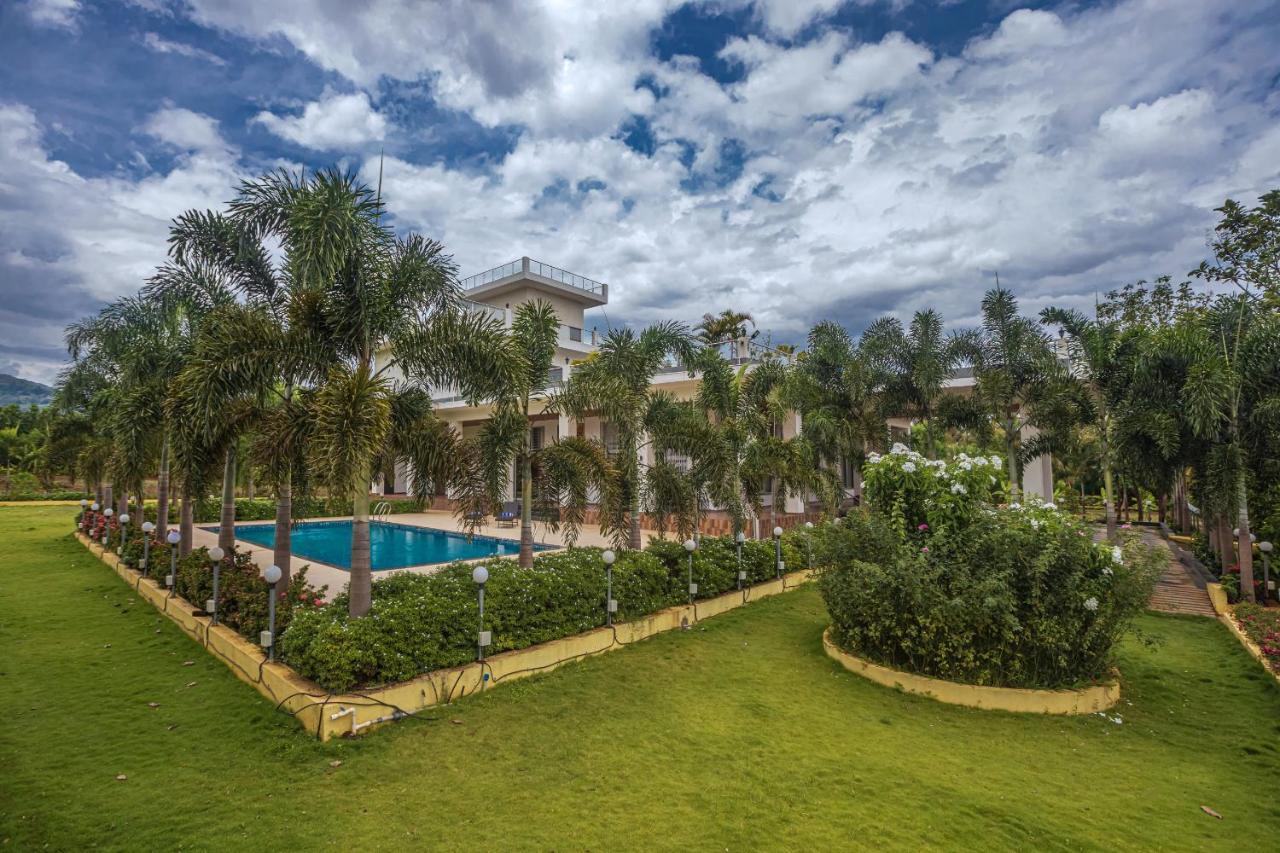 Saffronstays Odyssey, Karjat - 10 Acres Pet-Friendly Estate With Swimming Pool Chinchavli Ngoại thất bức ảnh