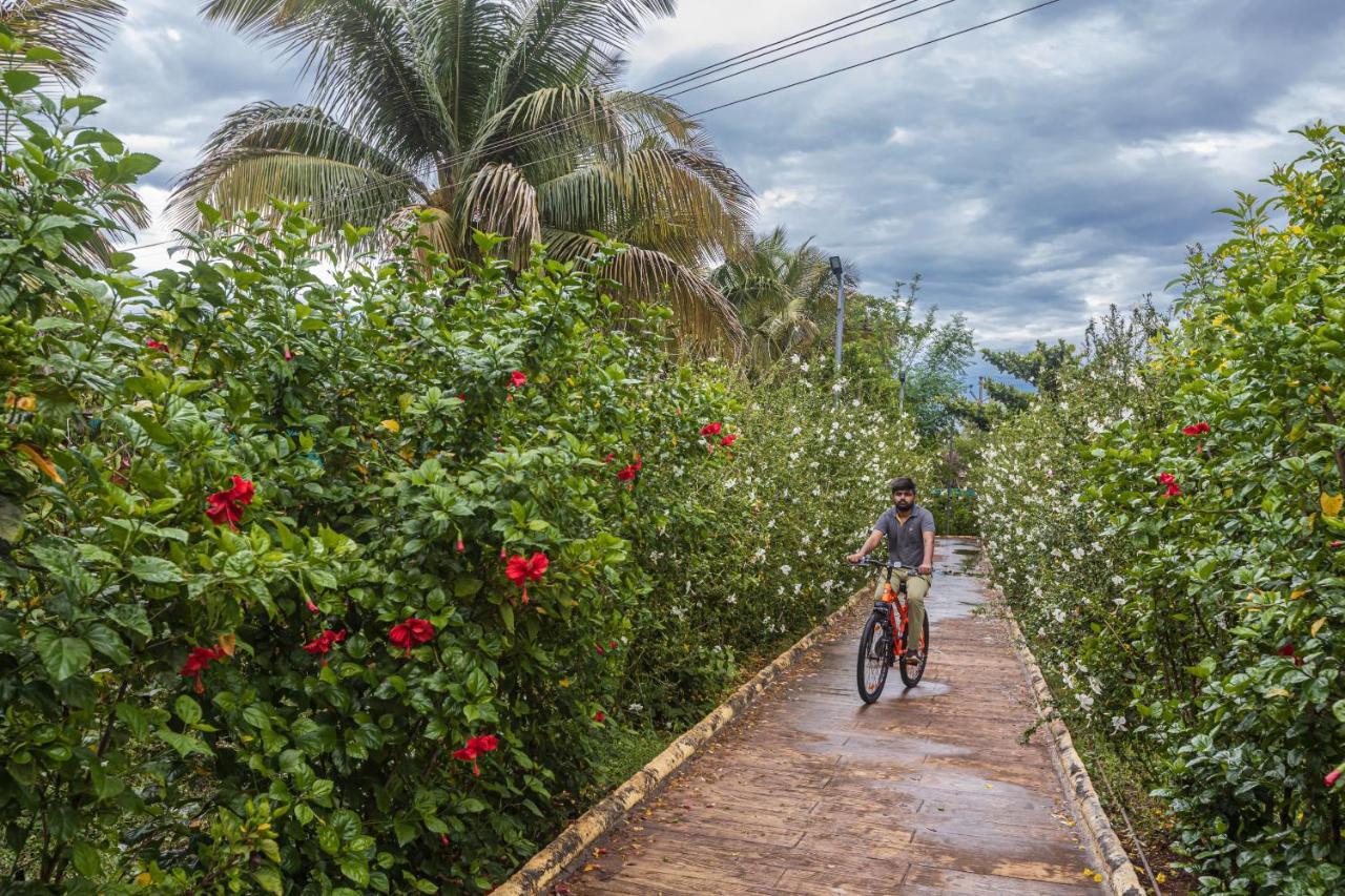 Saffronstays Odyssey, Karjat - 10 Acres Pet-Friendly Estate With Swimming Pool Chinchavli Ngoại thất bức ảnh